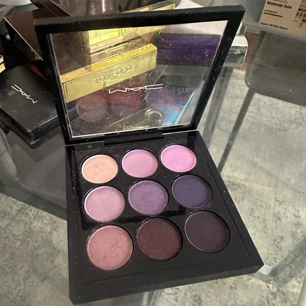 MAC Cosmetics Vibrant Purple Eyeshadow Palette - Picture 2 of 2